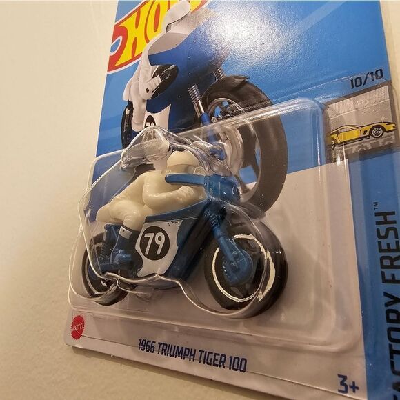 Hot Wheels Motorcycle 1966 Triumph Tiger 100 Factory Fresh Mainline 2024 New - Picture 3 of 6